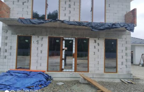 Приватний будинок REHAU 70 золотий дуб